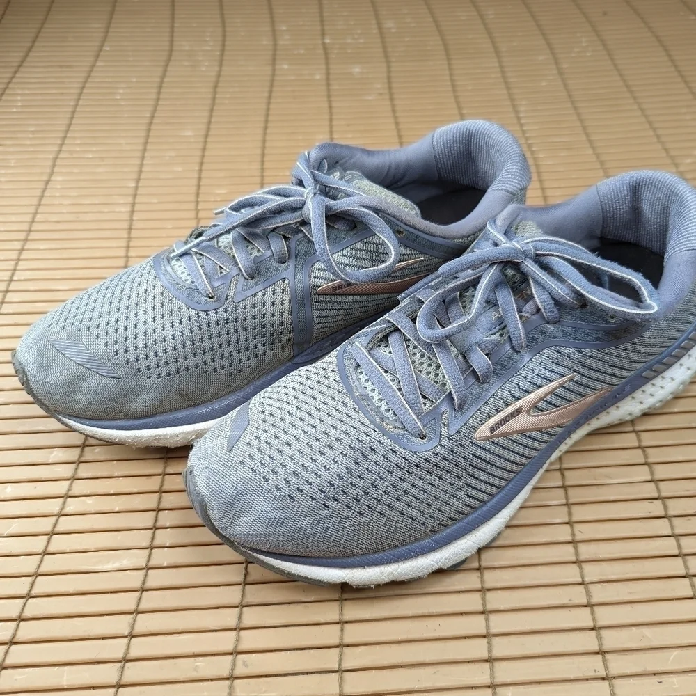 Brooks Womens Adrenaline GTS 20 1202961B073 Gray Running Shoes Sneaker Size 9.5B